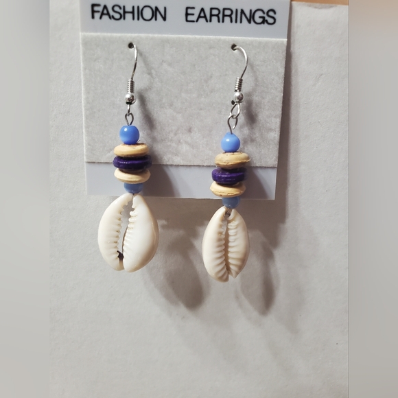 📣📣 2 Pairs/$15 📣📣 Shell and Bead Dangle Earrings - Picture 3 of 3